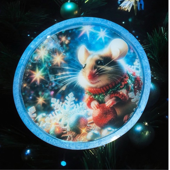 NORE’S NOVELTIES Set of 2 Round Handcrafted Coasters “Mistletoe Mouse” - Picture 1 of 3